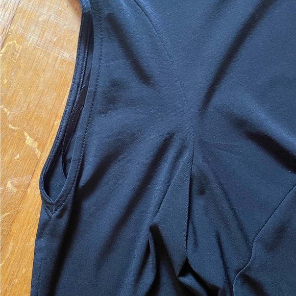 Jessica Howard crystal embellished bell sleeve cold shoulder dress - Picture 8 of 9